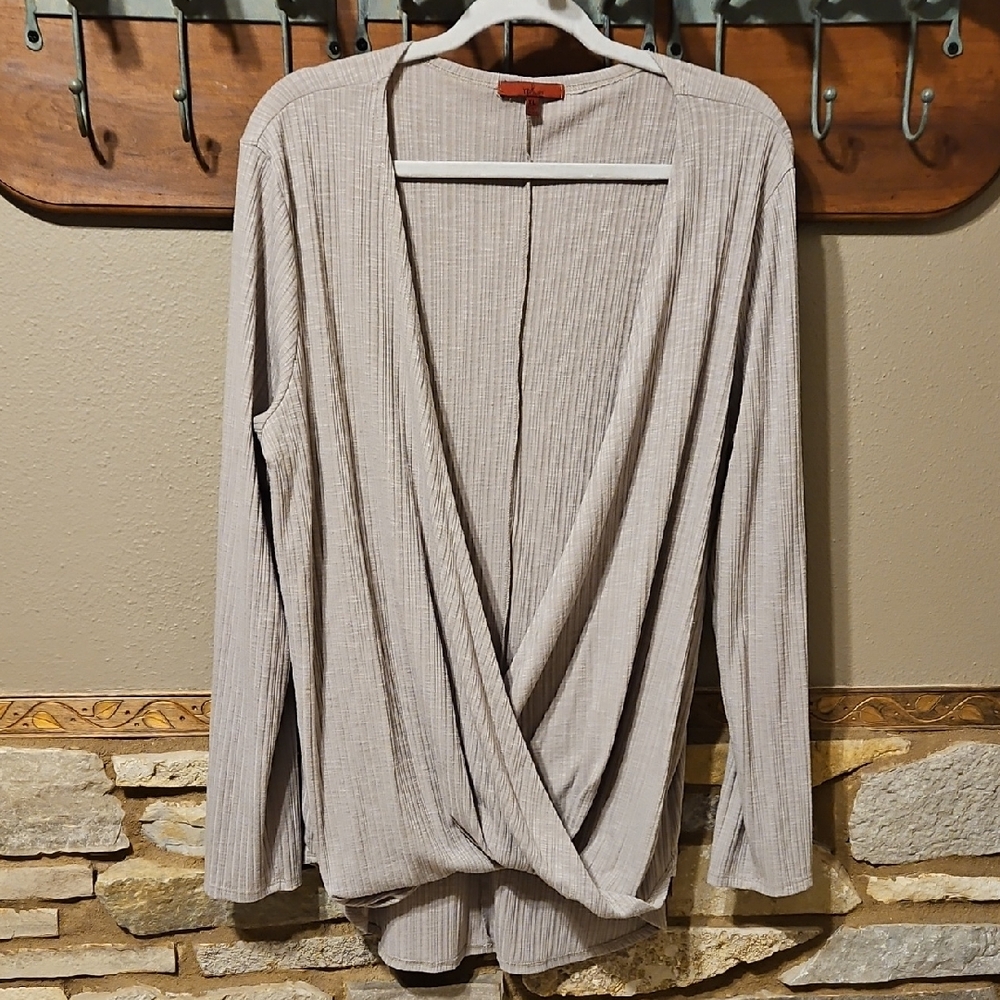 BKE Red Wrap Textured Top Size XL